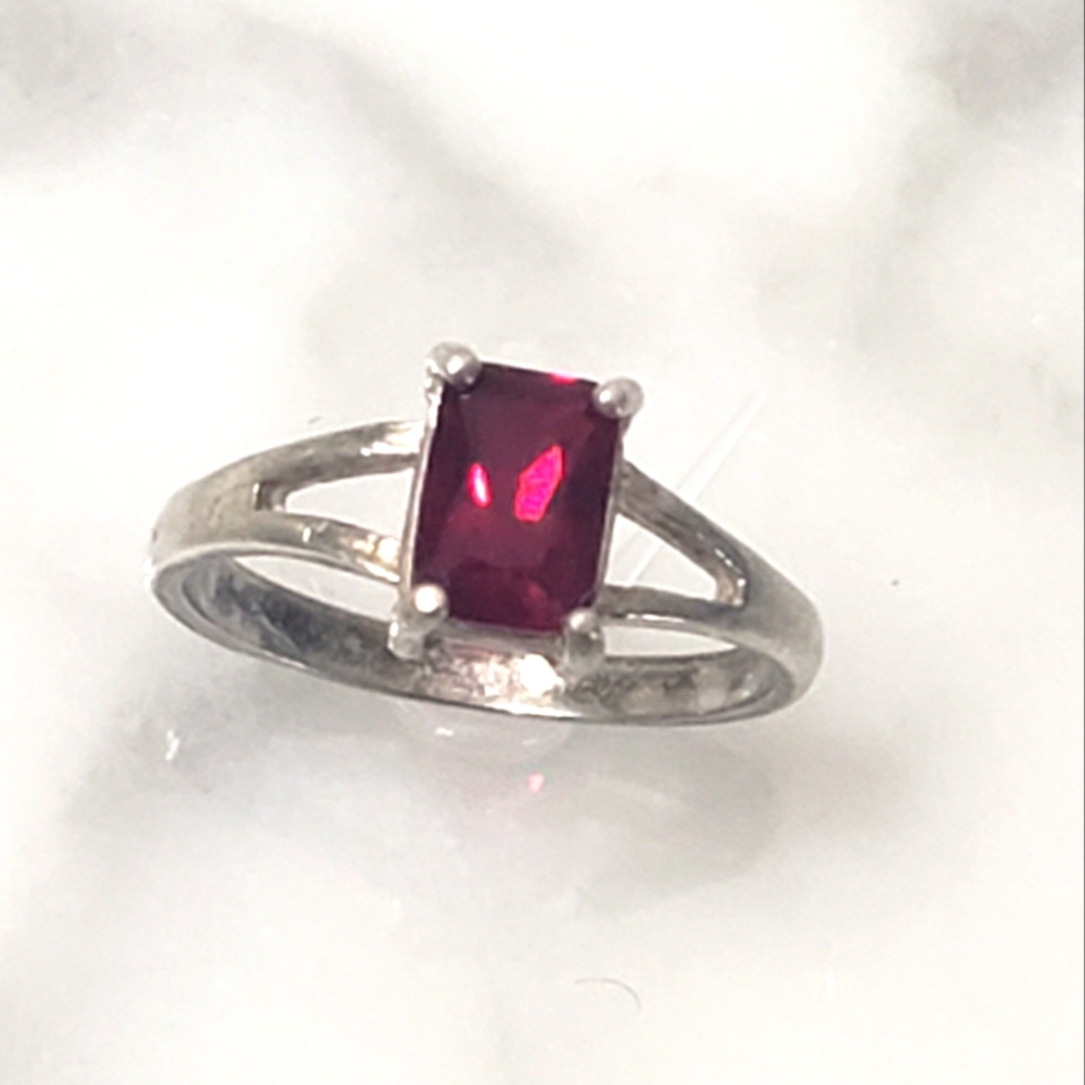 Elegant .925 Silver Ring with Red Gemstone